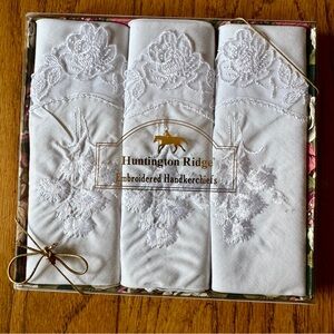🆕 3 pack of vintage embroidered handkerchiefs 💗